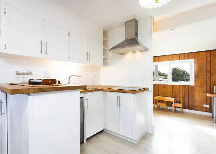 Con Jardin Y Barbacoa En El Centro De