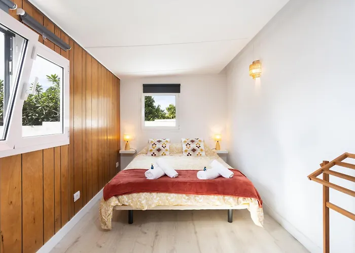 Con Jardin Y Barbacoa En El Centro De Chalet La Laguna (Tenerife)