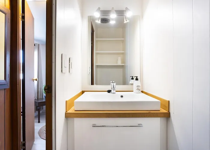 Con Jardin Y Barbacoa En El Centro De